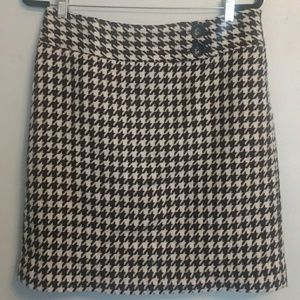 Houndstooth lined skirt